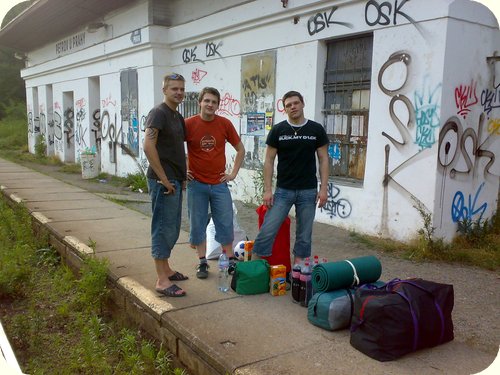 Pikovice train stop